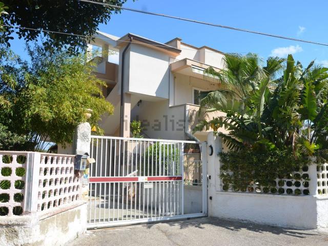 Villetta bifamiliare in vendita di 165 m² in Via del Fattizzone