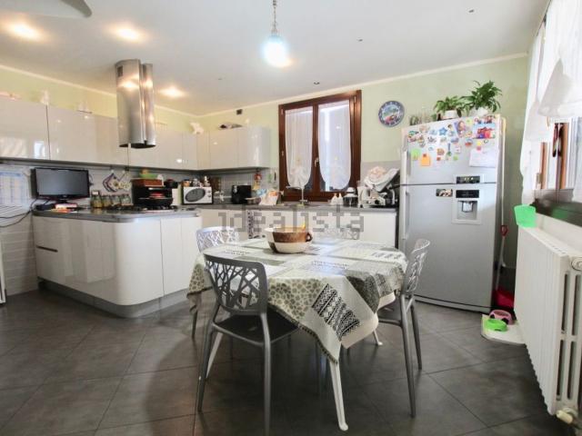 Villetta bifamiliare in vendita di 165 m² in Via don minzoni