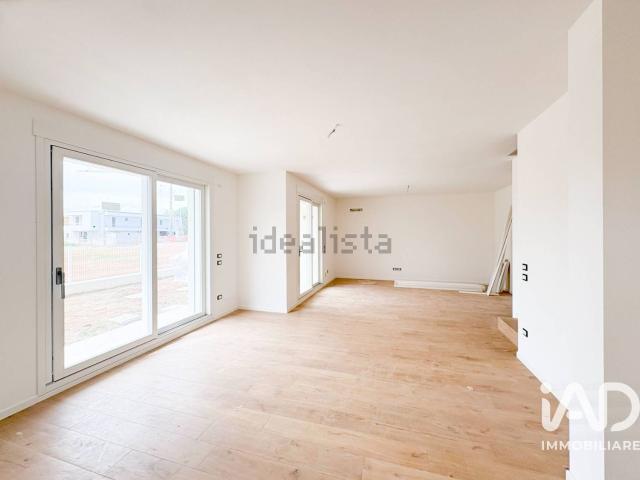 Villetta bifamiliare in vendita di 165 m² in Via Stella