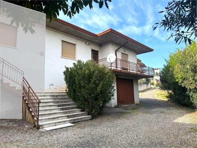 Villetta bifamiliare in vendita di 165 m²