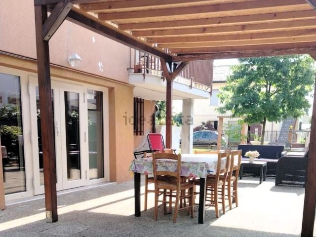 Villetta bifamiliare in vendita di 166 m² in Via Verdi, 1