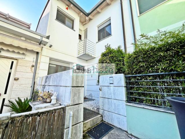 Villetta bifamiliare in vendita di 166 m² in Via XX Settembre