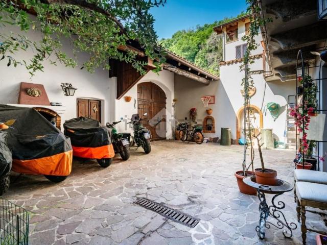 Villetta bifamiliare in vendita di 166 m² in Via I Maggio, 18