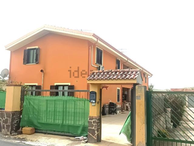 Villetta bifamiliare in vendita di 166 m² in Via Stati Uniti
