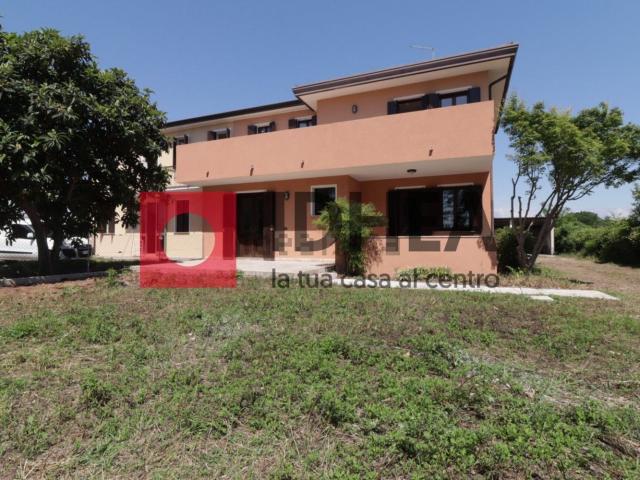 Villetta bifamiliare in vendita di 168 m² in Via Chiesa di Ponzano