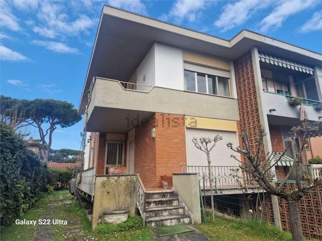 Villetta bifamiliare in vendita di 168 m² in Via Cortona