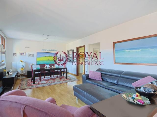 Villetta bifamiliare in vendita di 168 m² in Via dell&apos Ulivo