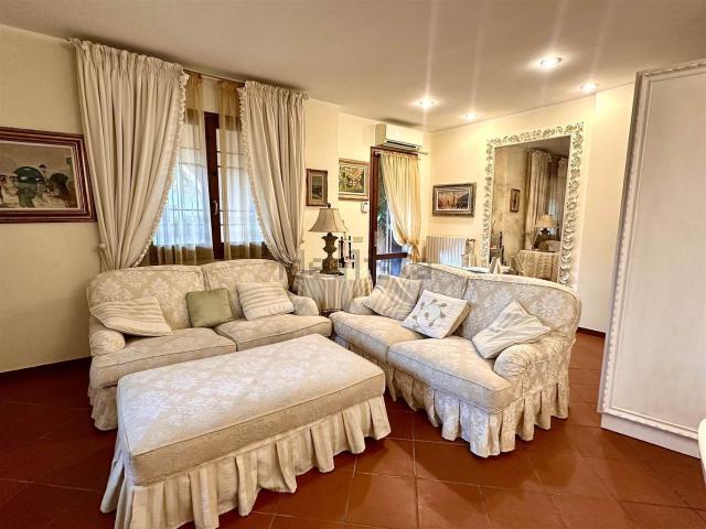 Villetta bifamiliare in vendita di 168 m² in Via Duca D&apos Aosta, 26