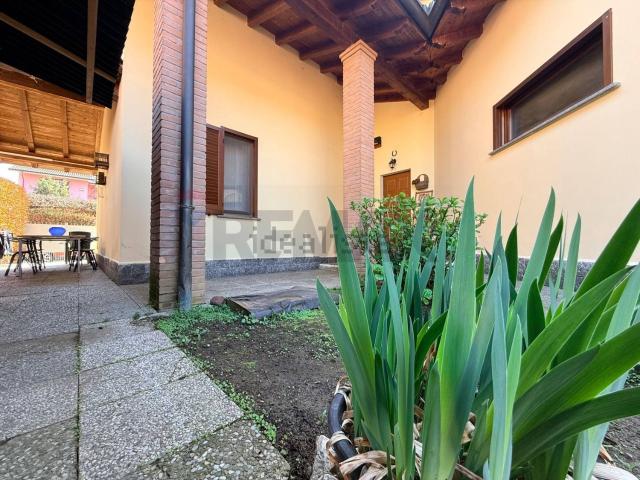 Villetta bifamiliare in vendita di 168 m² in Via Gabriele D&apos Annunzio, 28