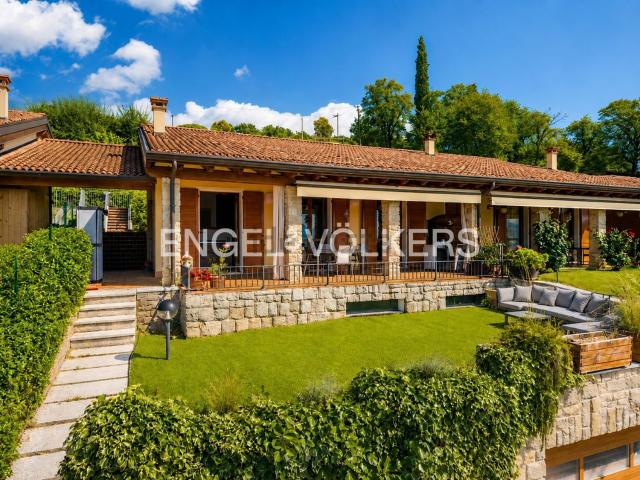 Villetta bifamiliare in vendita di 168 m² in Via Monte Baldo, 24