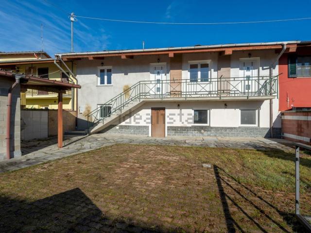 Villetta bifamiliare in vendita di 168 m² in Via Perotta, 7
