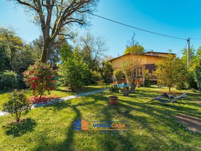 Villetta bifamiliare in vendita di 168 m² in Via Stradella, 112
