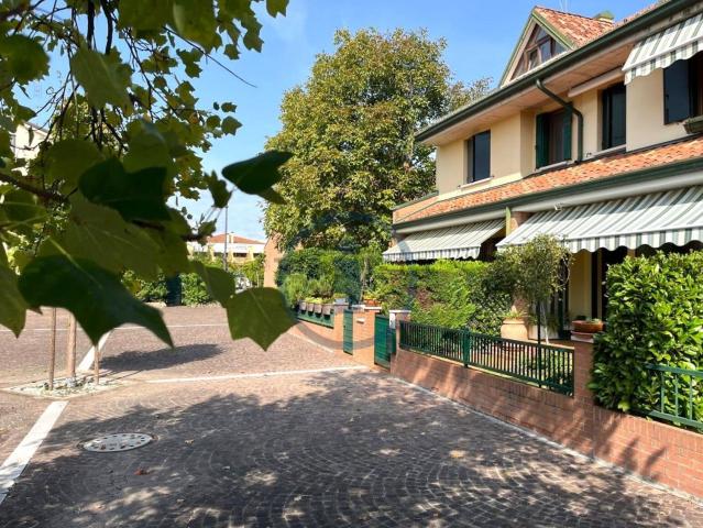 Villetta bifamiliare in vendita di 168 m²