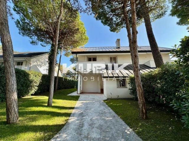 Villetta bifamiliare in vendita di 169 m² in Calle Schubert