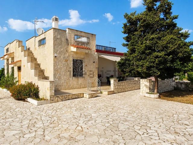 Villetta bifamiliare in vendita di 173 m² in Strada Comunale Concorrano, 8