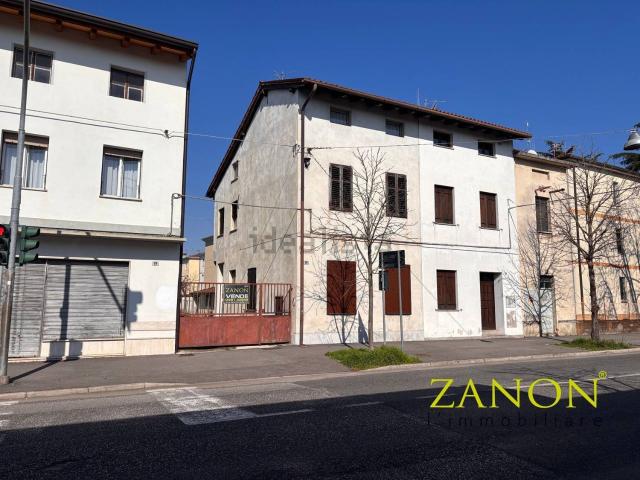 Villetta bifamiliare in vendita di 173 m² in Via Udine, 24