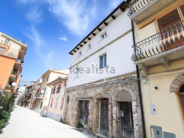 Villetta bifamiliare in vendita di 173 m² in Via della Pace, 9
