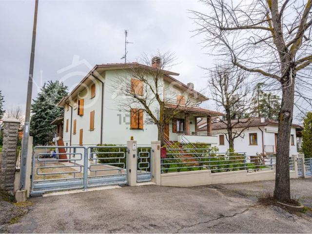 Villetta bifamiliare in vendita di 173 m² in Via Montesanto, 10
