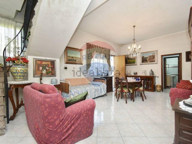 Villetta bifamiliare in vendita di 173 m² in Via Nicola Coviello, 3