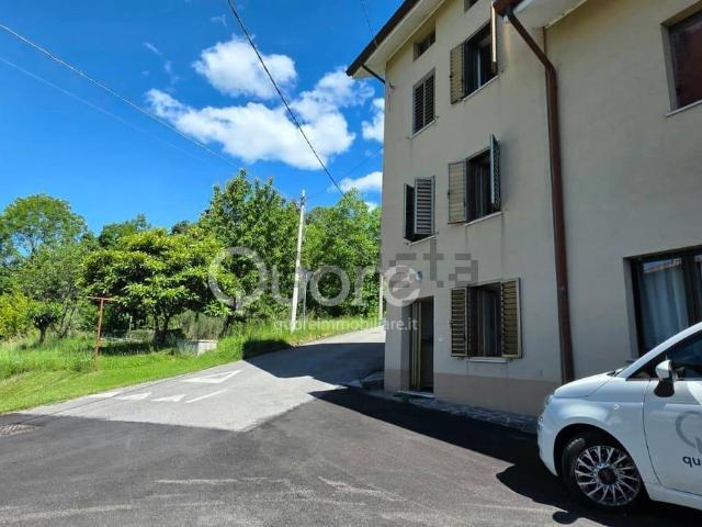 Villetta bifamiliare in vendita di 173 m² in Via Noglareda, 38