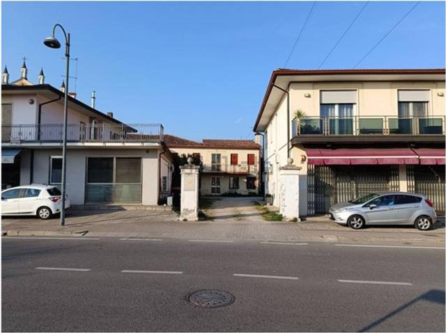 Villetta bifamiliare in vendita di 173 m² in Via Roma, 40