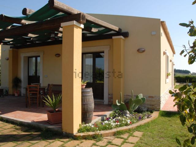 Villetta bifamiliare in vendita di 170 m² in Contrada Avola Antica