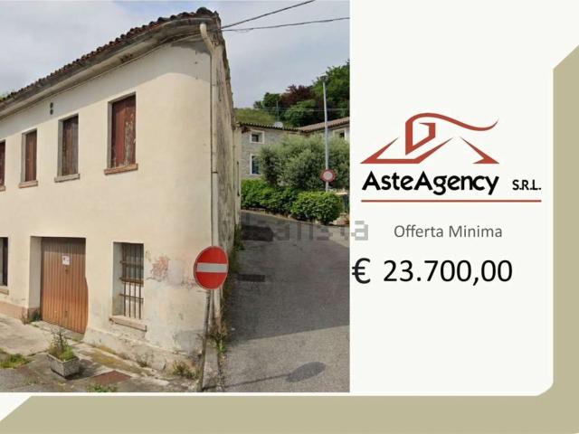 Villetta bifamiliare in vendita di 170 m² in Piazza Roma, 106