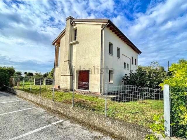 Villetta bifamiliare in vendita di 170 m² in Via Trentino