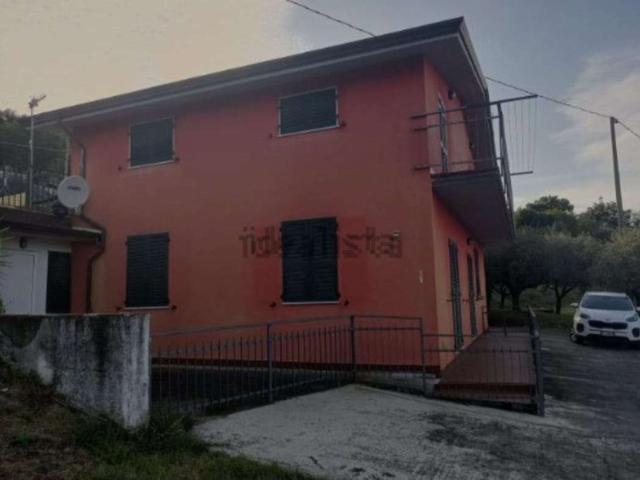 Villetta bifamiliare in vendita di 170 m² in Via Turì, 15