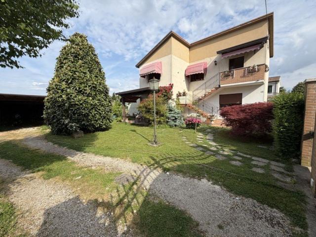 Villetta bifamiliare in vendita di 170 m² in Via Verona, 9