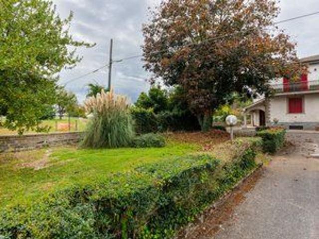 Villetta bifamiliare in vendita di 170 m² in Via Agrolatino, 9