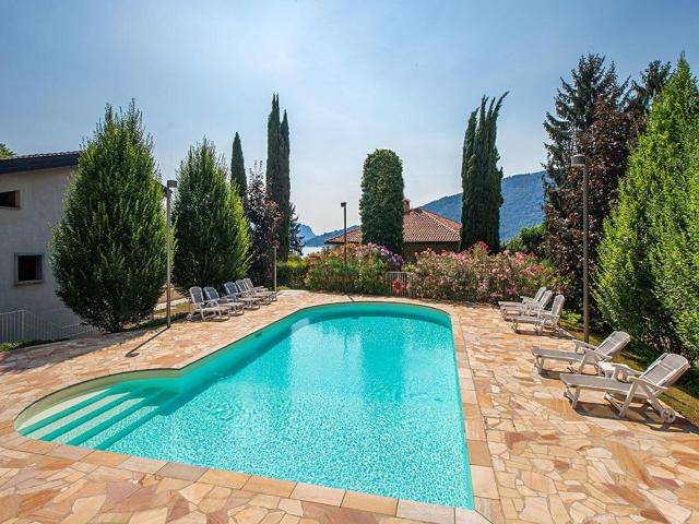 Villetta bifamiliare in vendita di 170 m² in Via Caverniga, 16