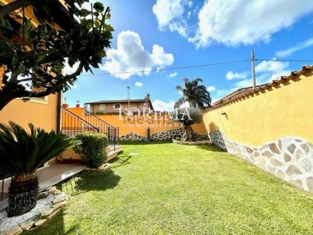 Villetta bifamiliare in vendita di 170 m² in Via Cesare Dobici