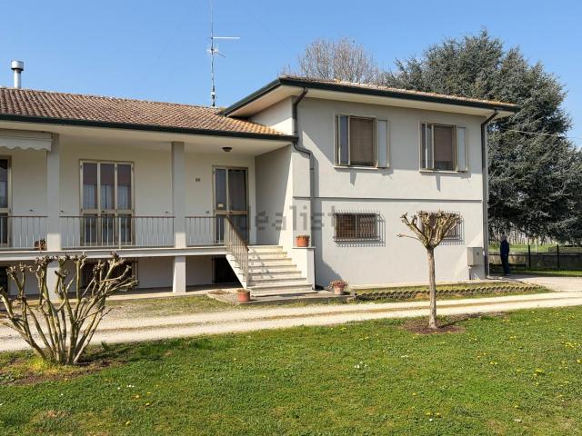 Villetta bifamiliare in vendita di 170 m² in Via Croce, 2851