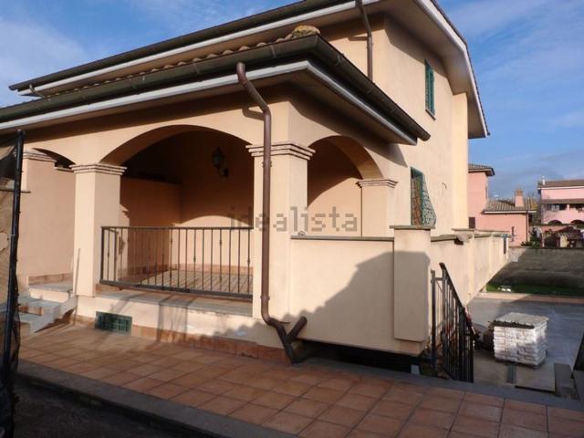 Villetta bifamiliare in vendita di 170 m² in Via Degli Ontani