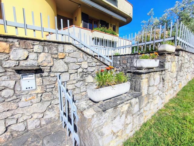 Villetta bifamiliare in vendita di 170 m² in Via dei Colli