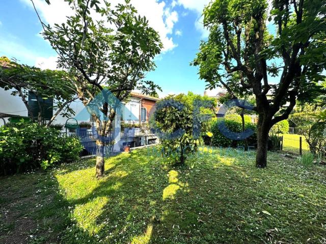 Villetta bifamiliare in vendita di 170 m² in Via del Pioppo, 3