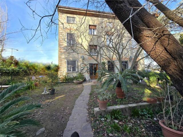 Villetta bifamiliare in vendita di 170 m² in Via della Cateratta