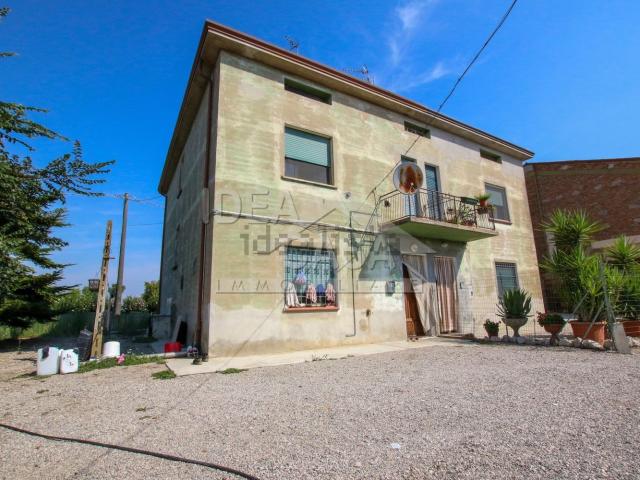 Villetta bifamiliare in vendita di 170 m² in Via delle Valli, 332