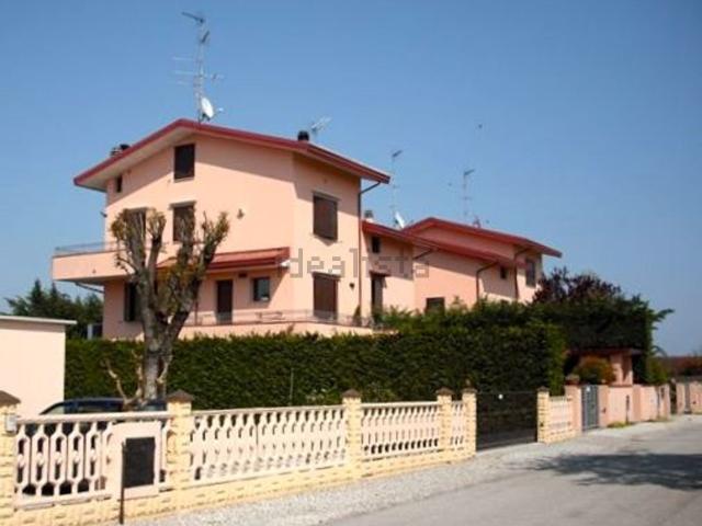 Villetta bifamiliare in vendita di 170 m² in Via Don Giovanni Minzoni