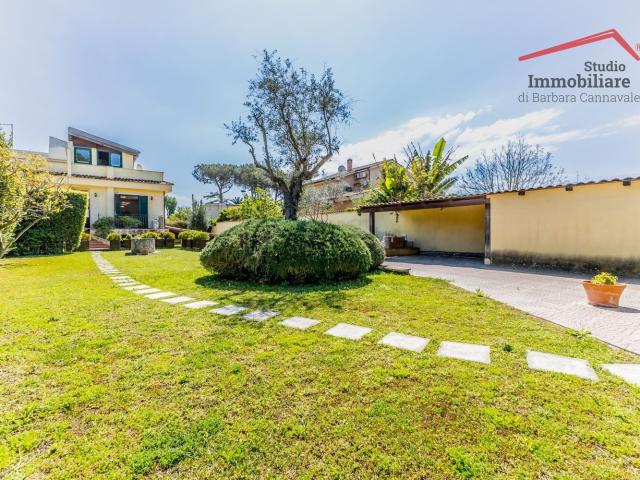 Villetta bifamiliare in vendita di 170 m² in Via Dobbiaco