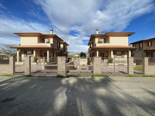 Villetta bifamiliare in vendita di 170 m² in Via Etruria