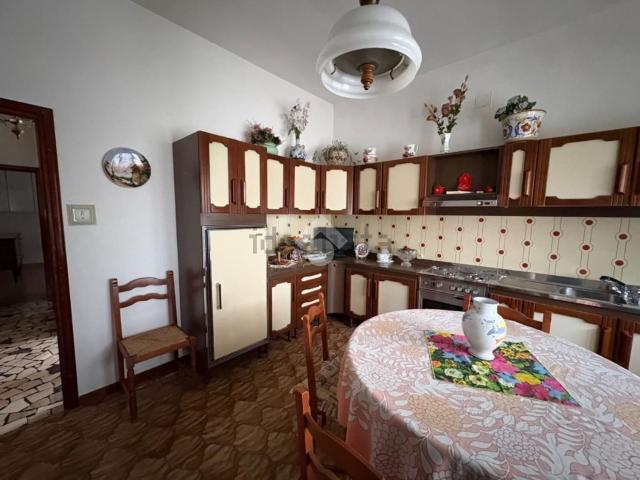 Villetta bifamiliare in vendita di 170 m² in Via Fiume Montone Abbandonato, 229