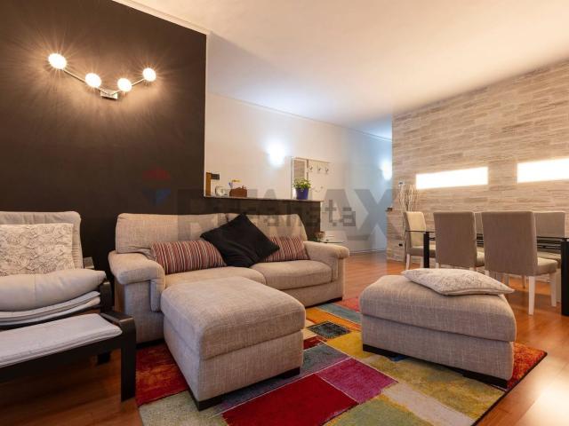 Villetta bifamiliare in vendita di 170 m² in Via G. Marconi, 83