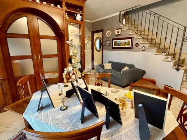 Villetta bifamiliare in vendita di 170 m² in Via Giulio Minervini, 65