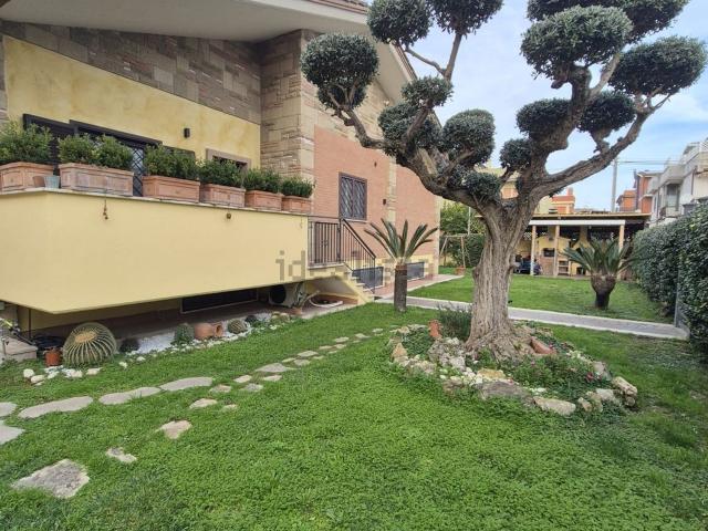 Villetta bifamiliare in vendita di 170 m² in Via Lazzaro Cattaneo