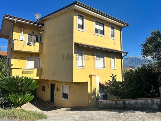 Villetta bifamiliare in vendita di 170 m² in Via Lungo Magnene, 16