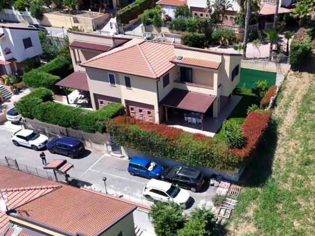 Villetta bifamiliare in vendita di 170 m² in Via Lucchetta, 13