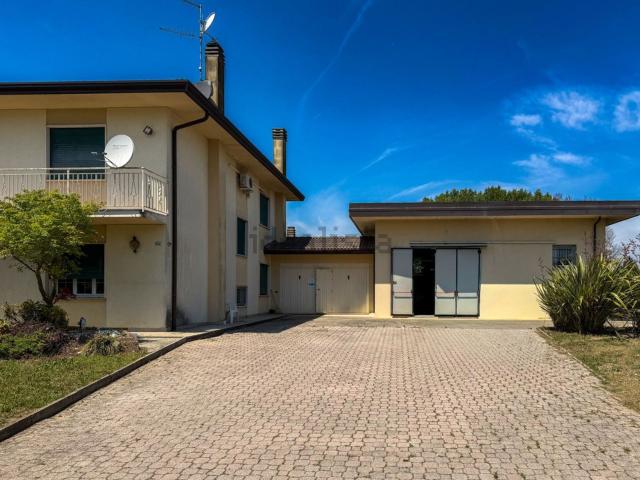 Villetta bifamiliare in vendita di 170 m² in Via Malcana