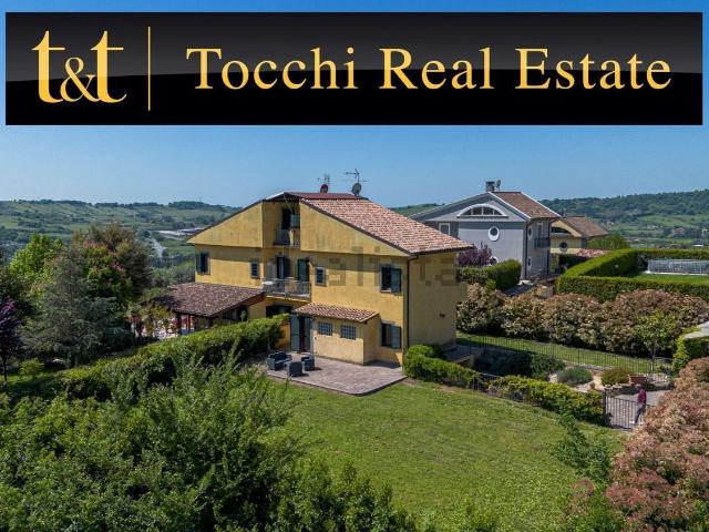 Villetta bifamiliare in vendita di 170 m² in Via Monte Cuculo